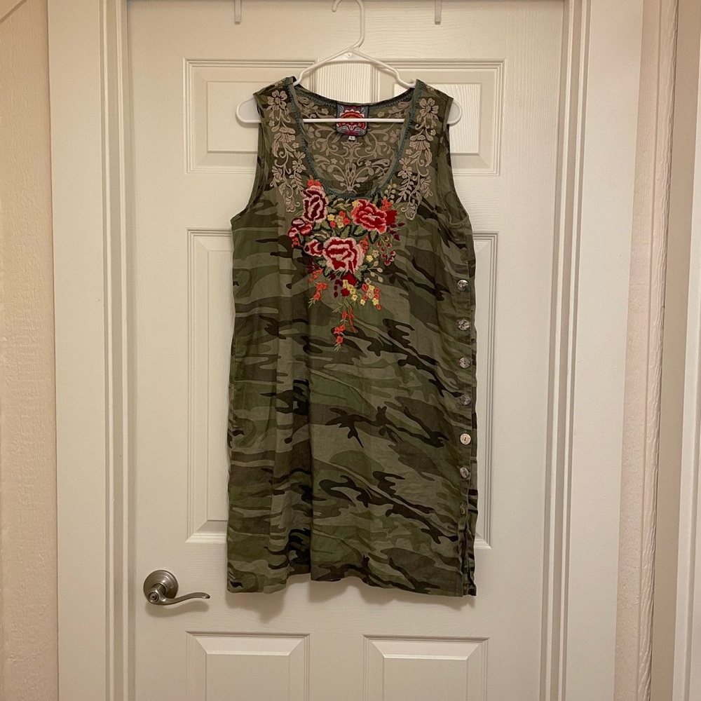 Linen Johnny was embroidered dress.